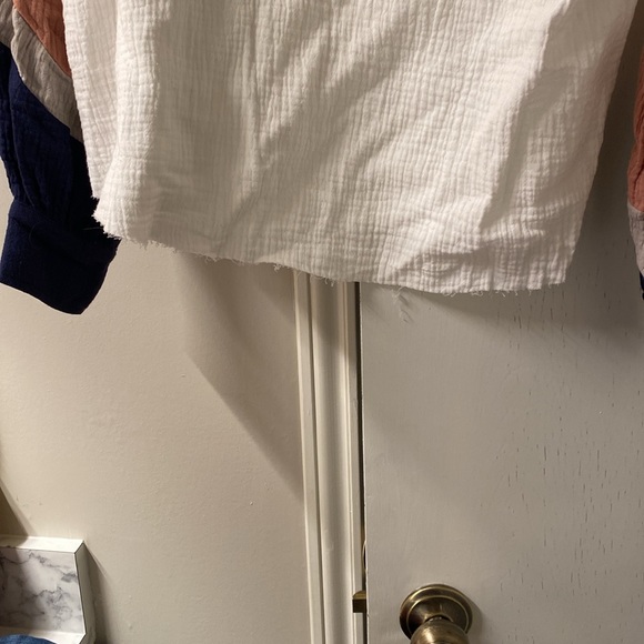 White Gauze V-neck - Picture 2 of 3